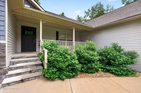 2689 Spruce Loop Crossville TN 38555