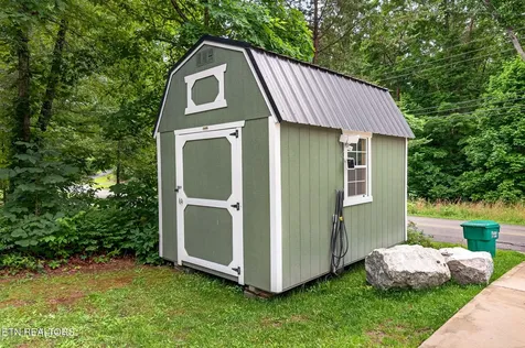2689 Spruce Loop Crossville TN 38555