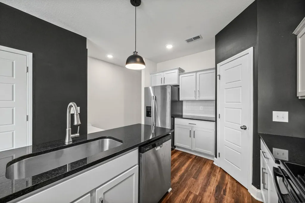 208 Drayton Drive Clarksville TN 37042