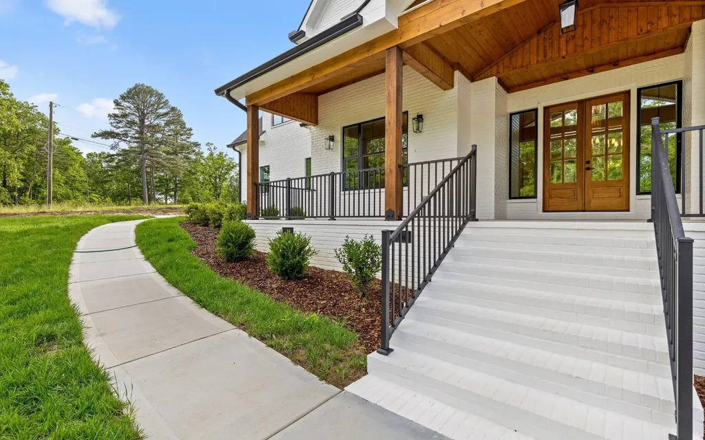 1825 Sawyer Farms Lane Signal Mountain TN 37377