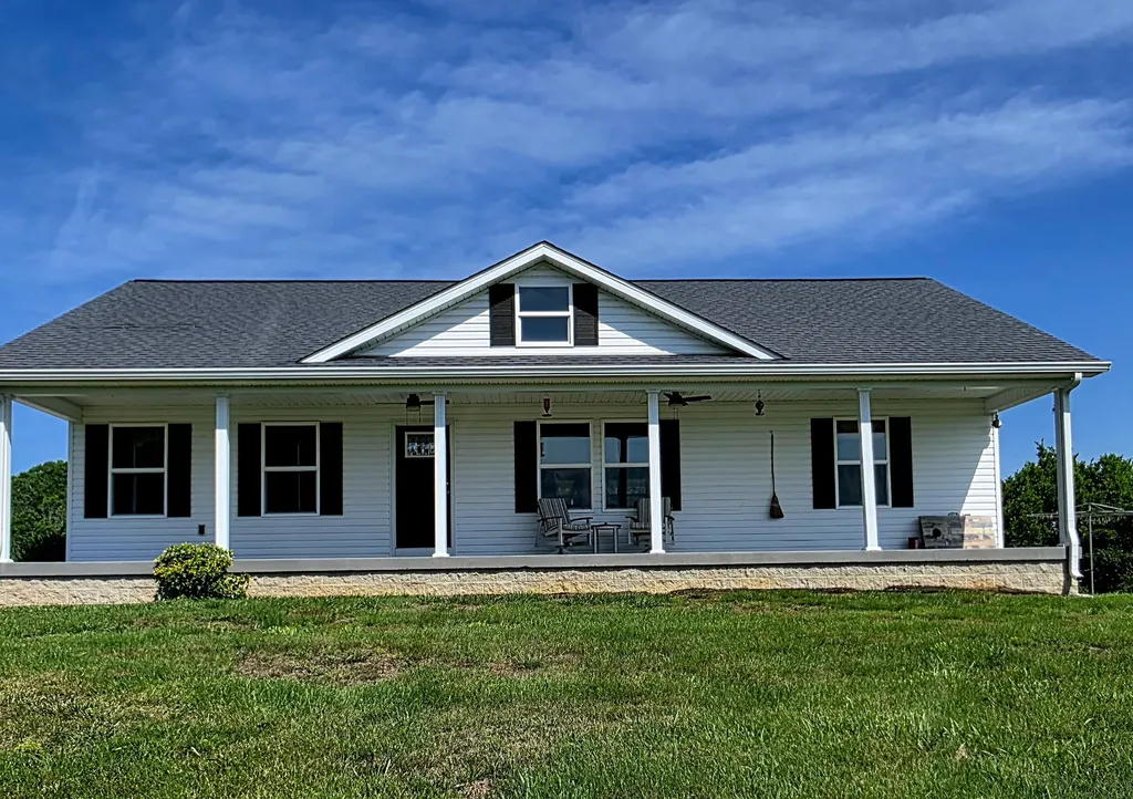 4 Lewis James Lane Riddleton TN 37151