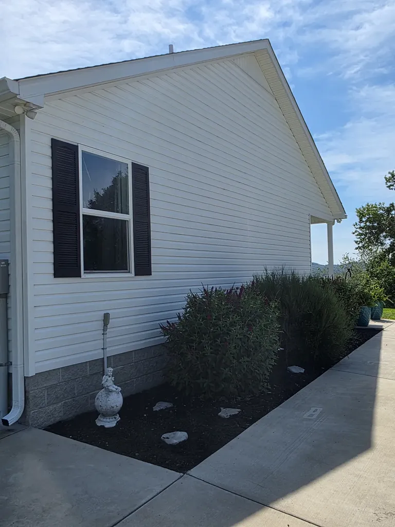 4 Lewis James Lane Riddleton TN 37151