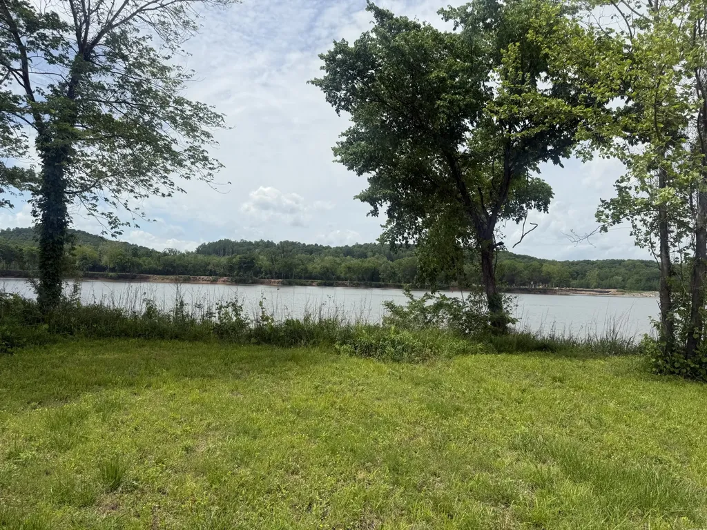 167 Hardin Bottom River Road Clifton TN 38425