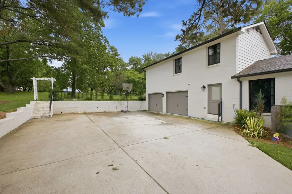 814 Wilson Pike Brentwood TN 37027