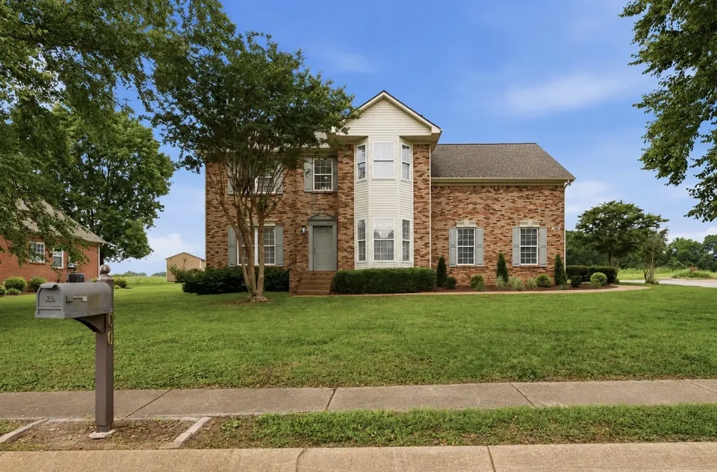 100 Alderwood Drive Columbia TN 38401