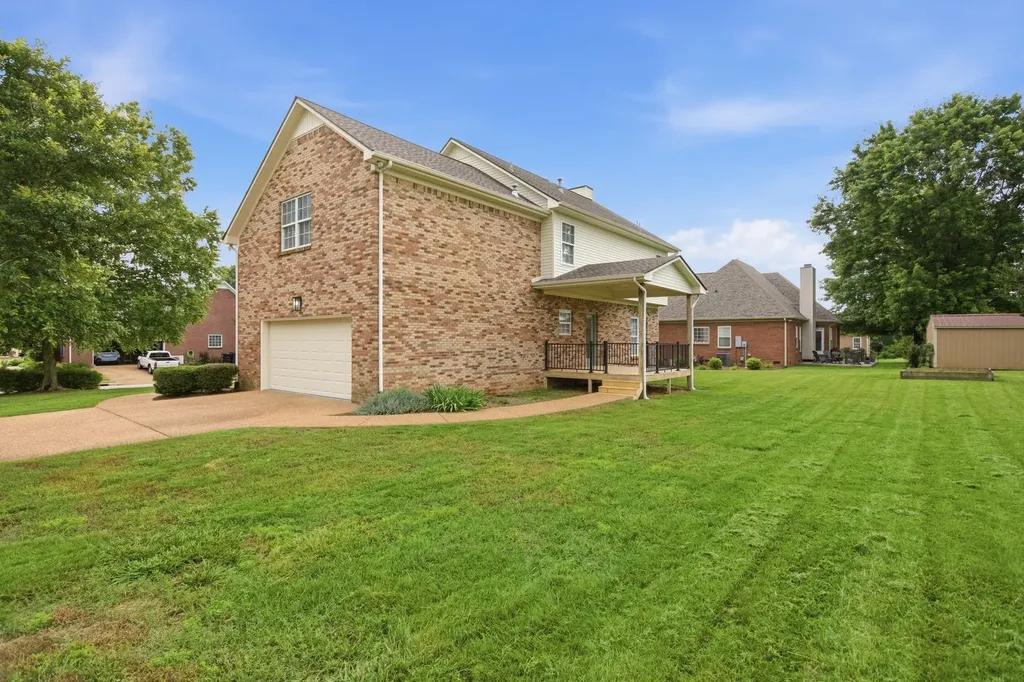 100 Alderwood Drive Columbia TN 38401