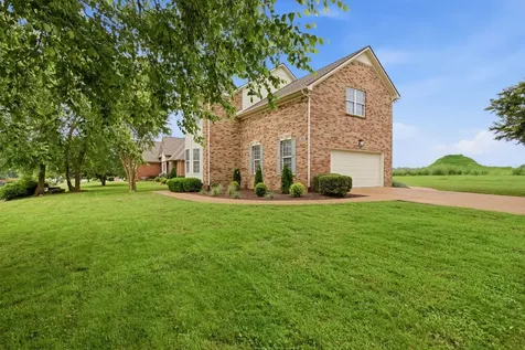 100 Alderwood Drive Columbia TN 38401