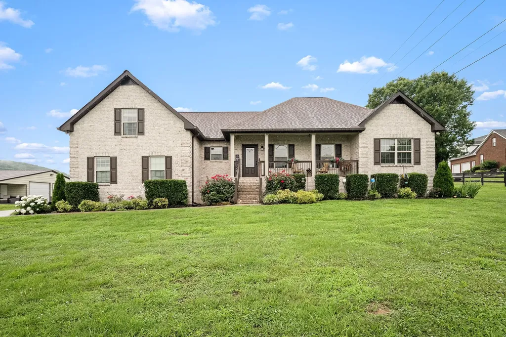 25 Bridle Path Lane Hartsville TN 37074