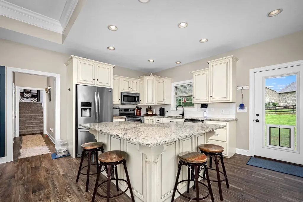 25 Bridle Path Lane Hartsville TN 37074