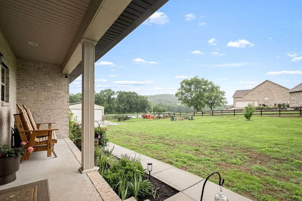 25 Bridle Path Lane Hartsville TN 37074