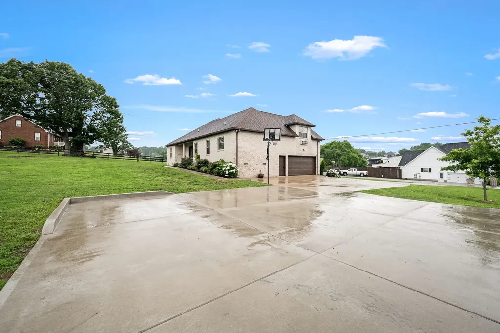 25 Bridle Path Lane Hartsville TN 37074