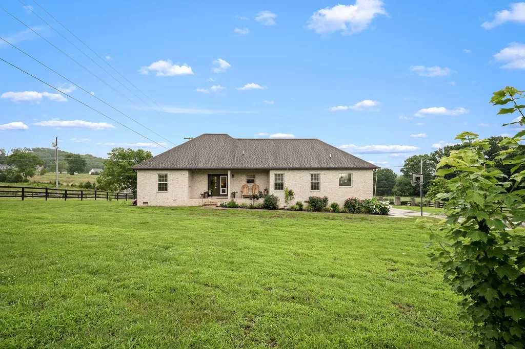 25 Bridle Path Lane Hartsville TN 37074