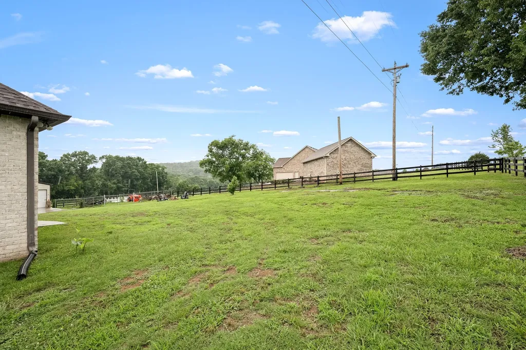 25 Bridle Path Lane Hartsville TN 37074
