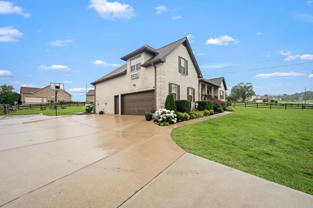 25 Bridle Path Lane Hartsville TN 37074