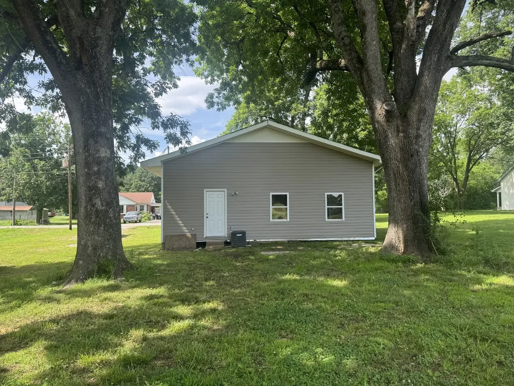 8605 Old State Route 1 New Johnsonville TN 37134
