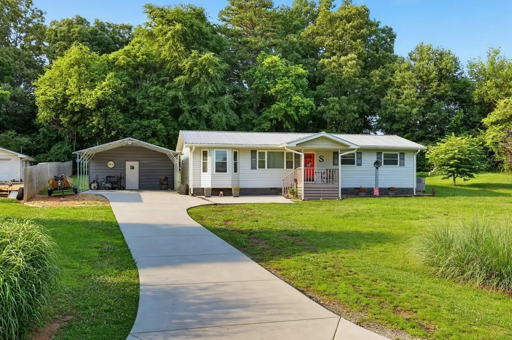 134 Oakwood Terrace Chickamauga GA 30707