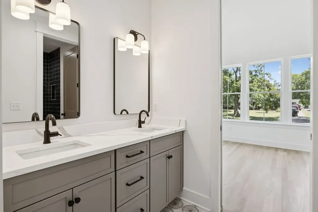 2434B Chapman Drive Nashville TN 37206