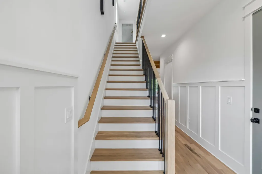 2434B Chapman Drive Nashville TN 37206