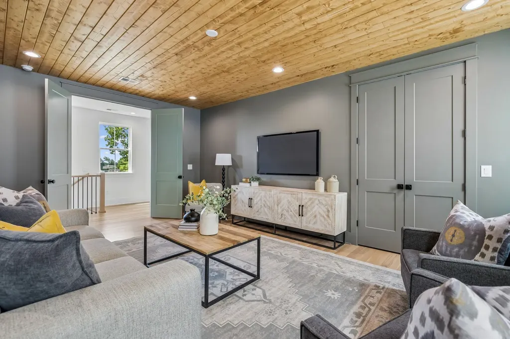 2434B Chapman Drive Nashville TN 37206