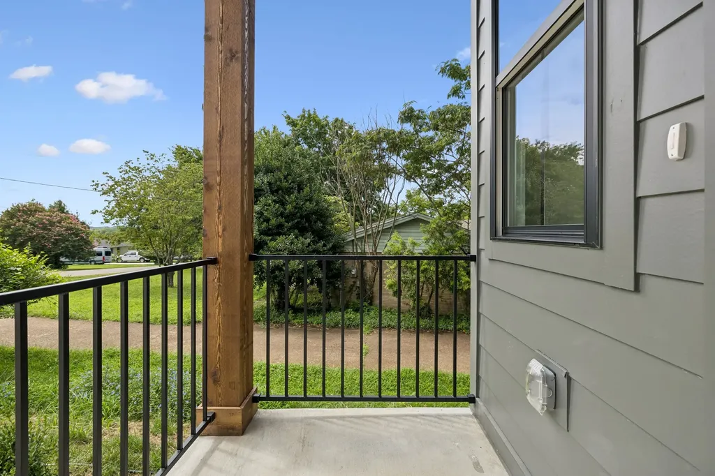 2434B Chapman Drive Nashville TN 37206