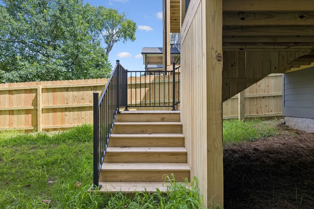 2434B Chapman Drive Nashville TN 37206
