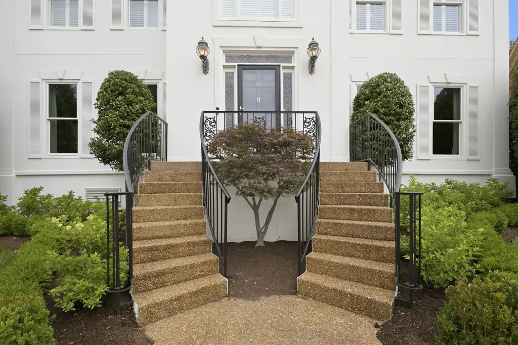11 Thorndale Court Nashville TN 37215