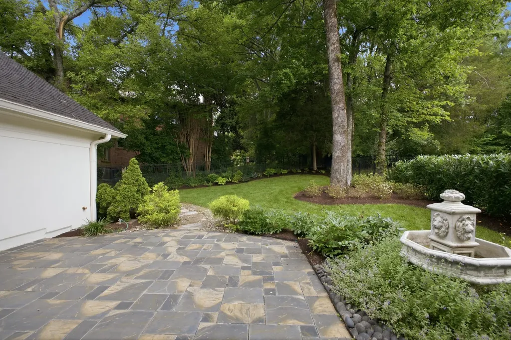 11 Thorndale Court Nashville TN 37215