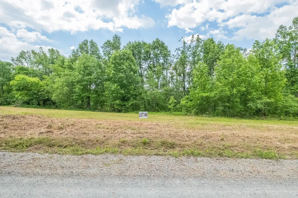 8489 Hoskins Hollow Road Westmoreland TN 37186