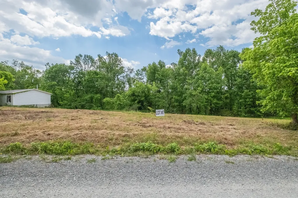 8489 Hoskins Hollow Road Westmoreland TN 37186