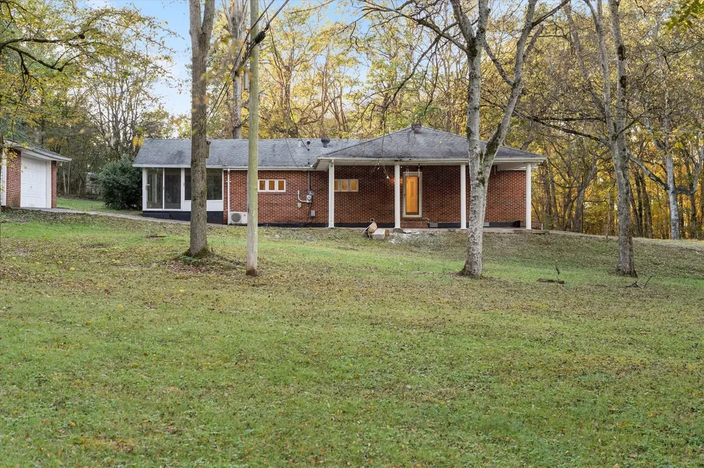 31 Volunteer Circle Carthage TN 37030