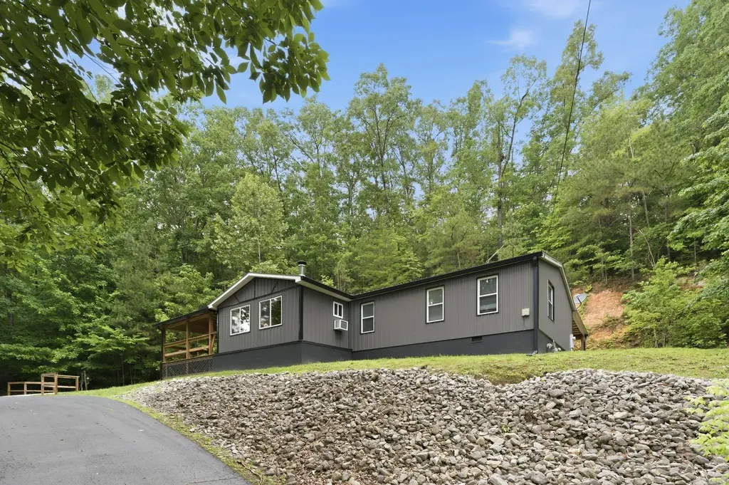 14656 Highway 438, W Linden TN 37096