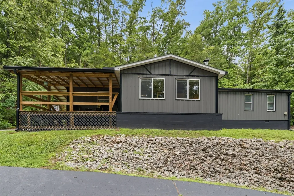 14656 Highway 438, W Linden TN 37096