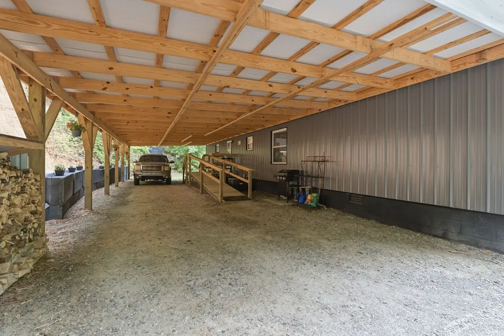 14656 Highway 438, W Linden TN 37096