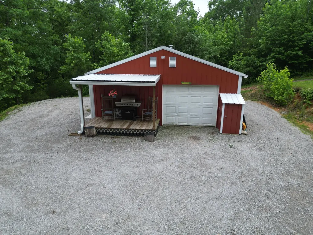 14656 Highway 438, W Linden TN 37096