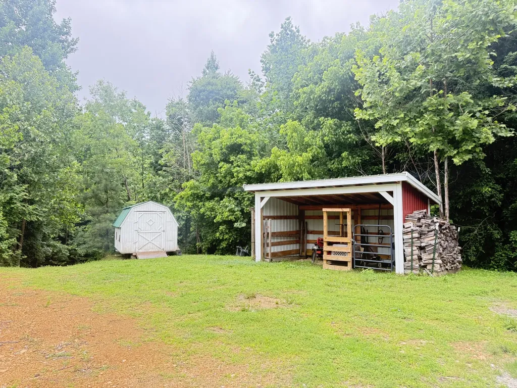 14656 Highway 438, W Linden TN 37096