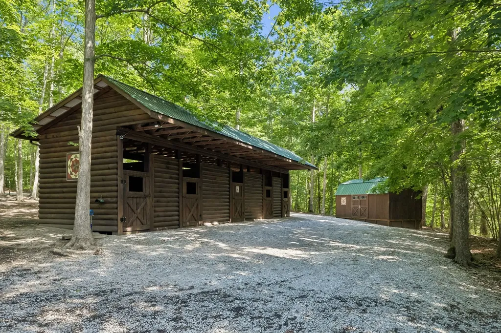 340 Doe Ridge Road Oneida TN 37841
