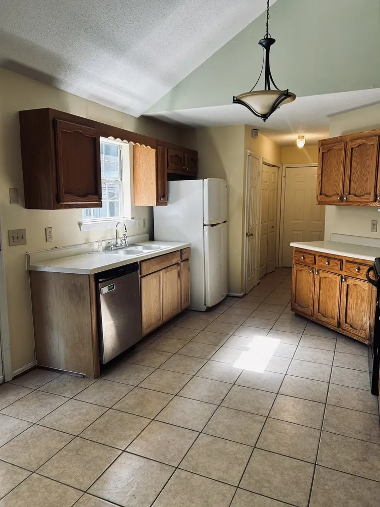 2438 Canterbury Chase Murfreesboro TN 37128