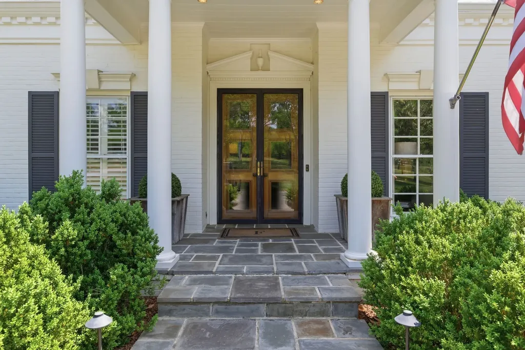 6228 Hillsboro Pike Nashville TN 37215