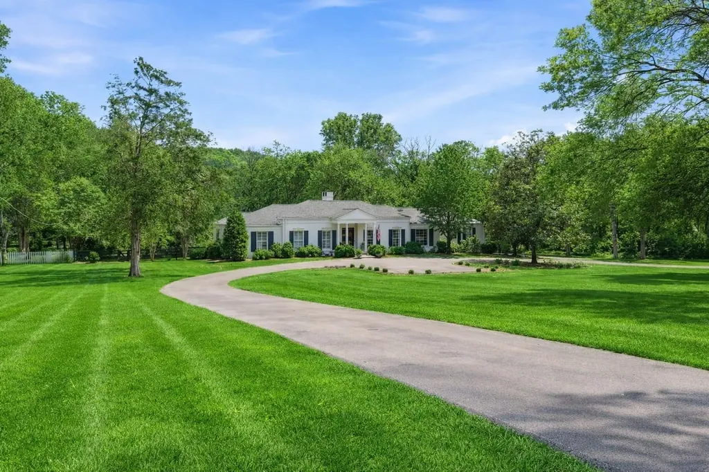 6228 Hillsboro Pike Nashville TN 37215