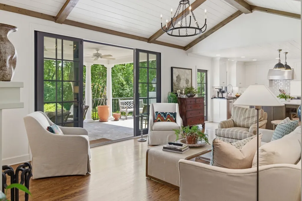 6228 Hillsboro Pike Nashville TN 37215