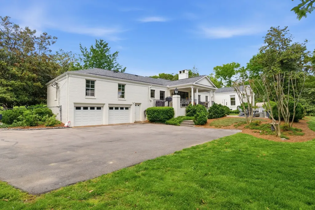 6228 Hillsboro Pike Nashville TN 37215