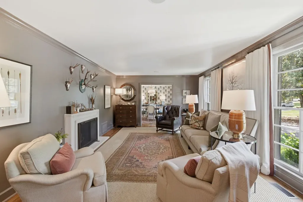 6228 Hillsboro Pike Nashville TN 37215