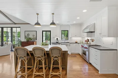6228 Hillsboro Pike Nashville TN 37215