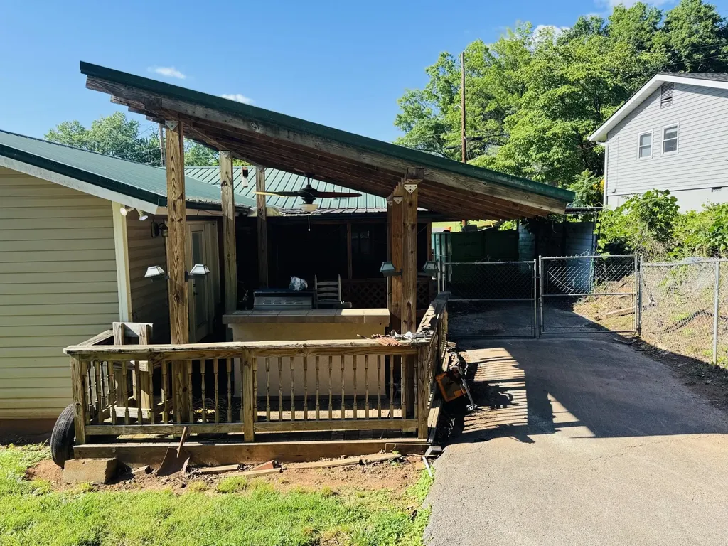2250 Sylvania Avenue, SE Knoxville TN 37920