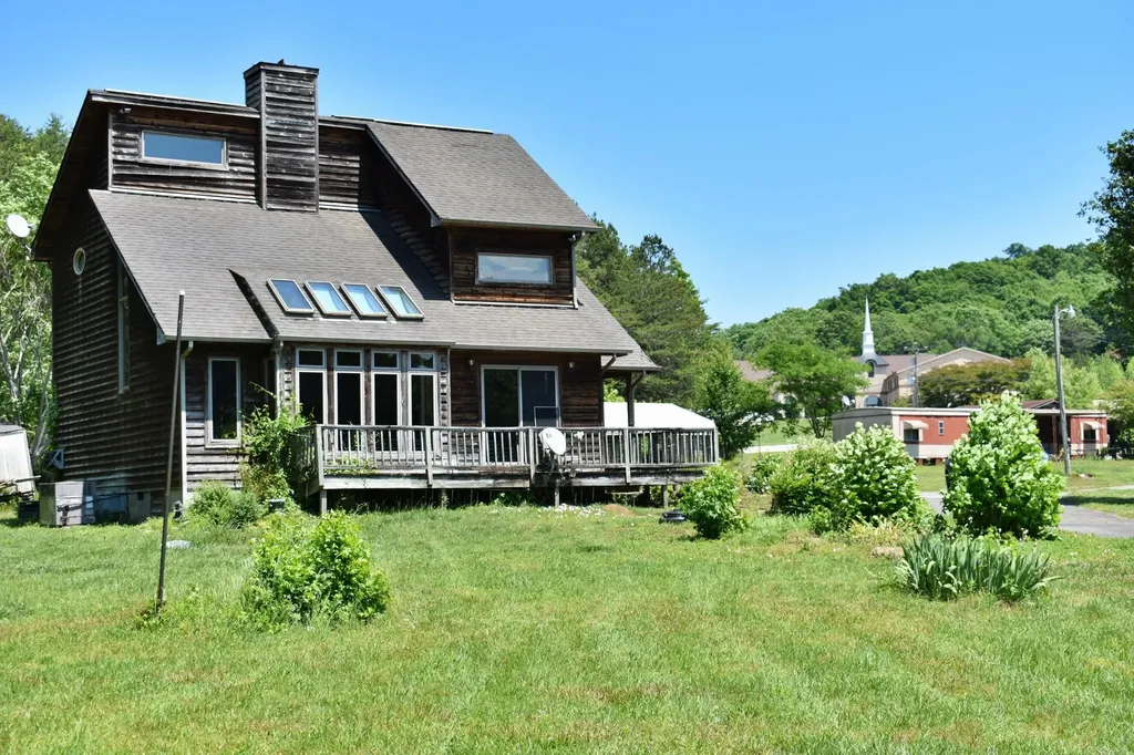 3442 River Road Ten Mile TN 37880