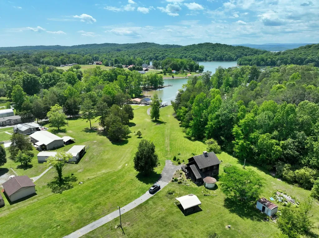 3442 River Road Ten Mile TN 37880