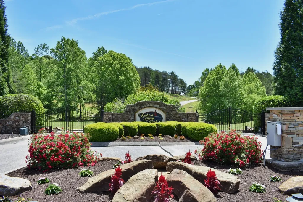 56 Blue Heron Bluff Harriman TN 37748