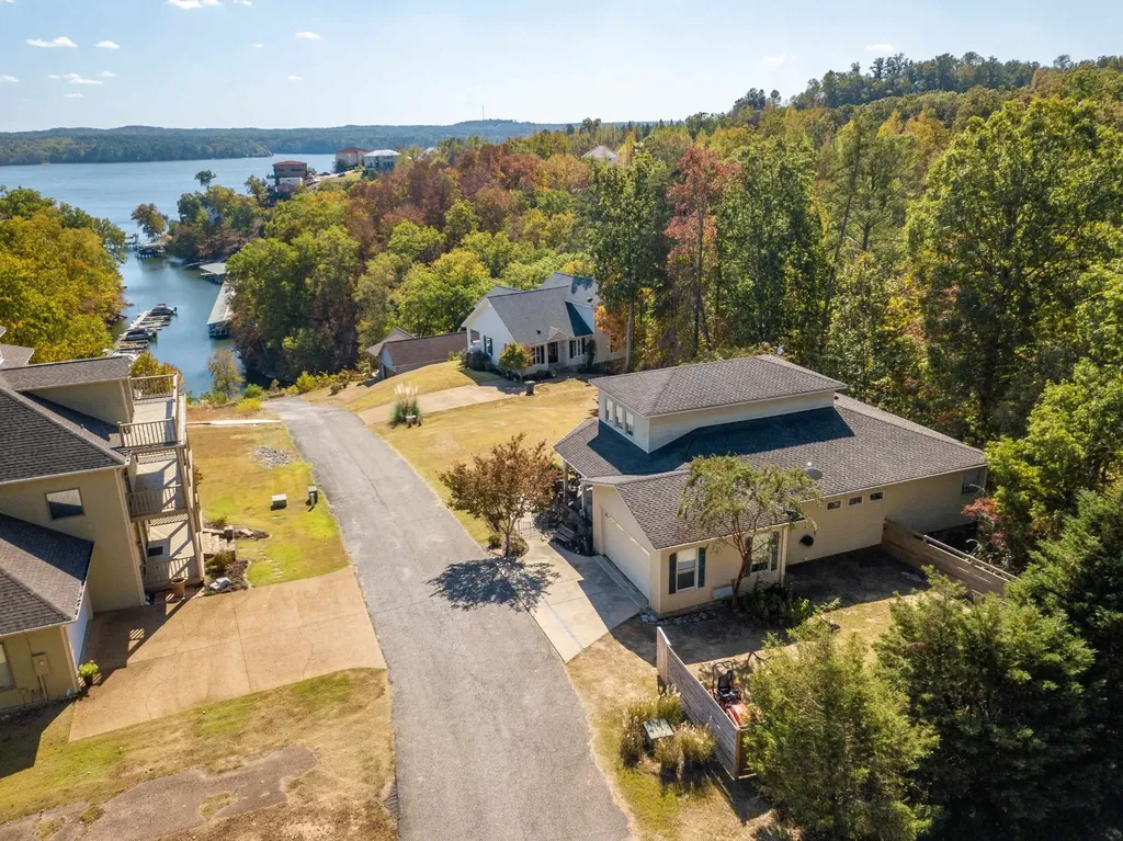 70 Light Point Savannah TN 38372