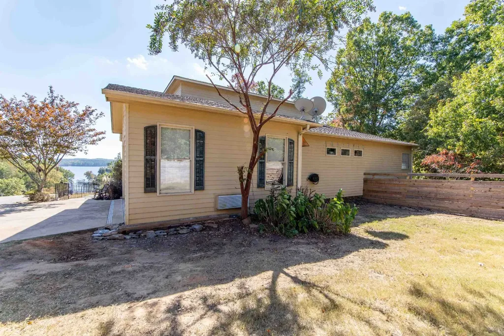 70 Light Point Savannah TN 38372