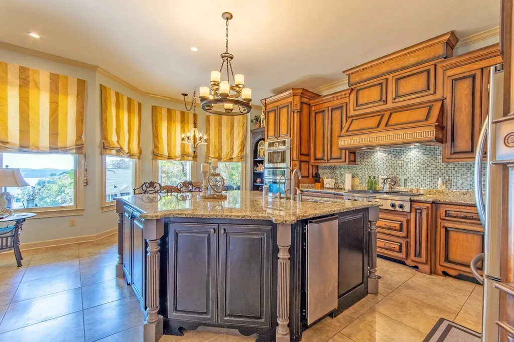 70 Light Point Savannah TN 38372